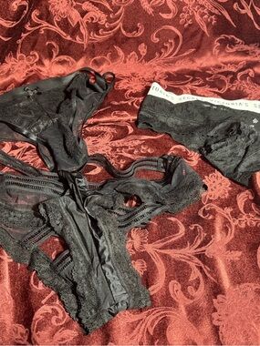 Victoria's Secret Black Lace Strappy Panty Set XL